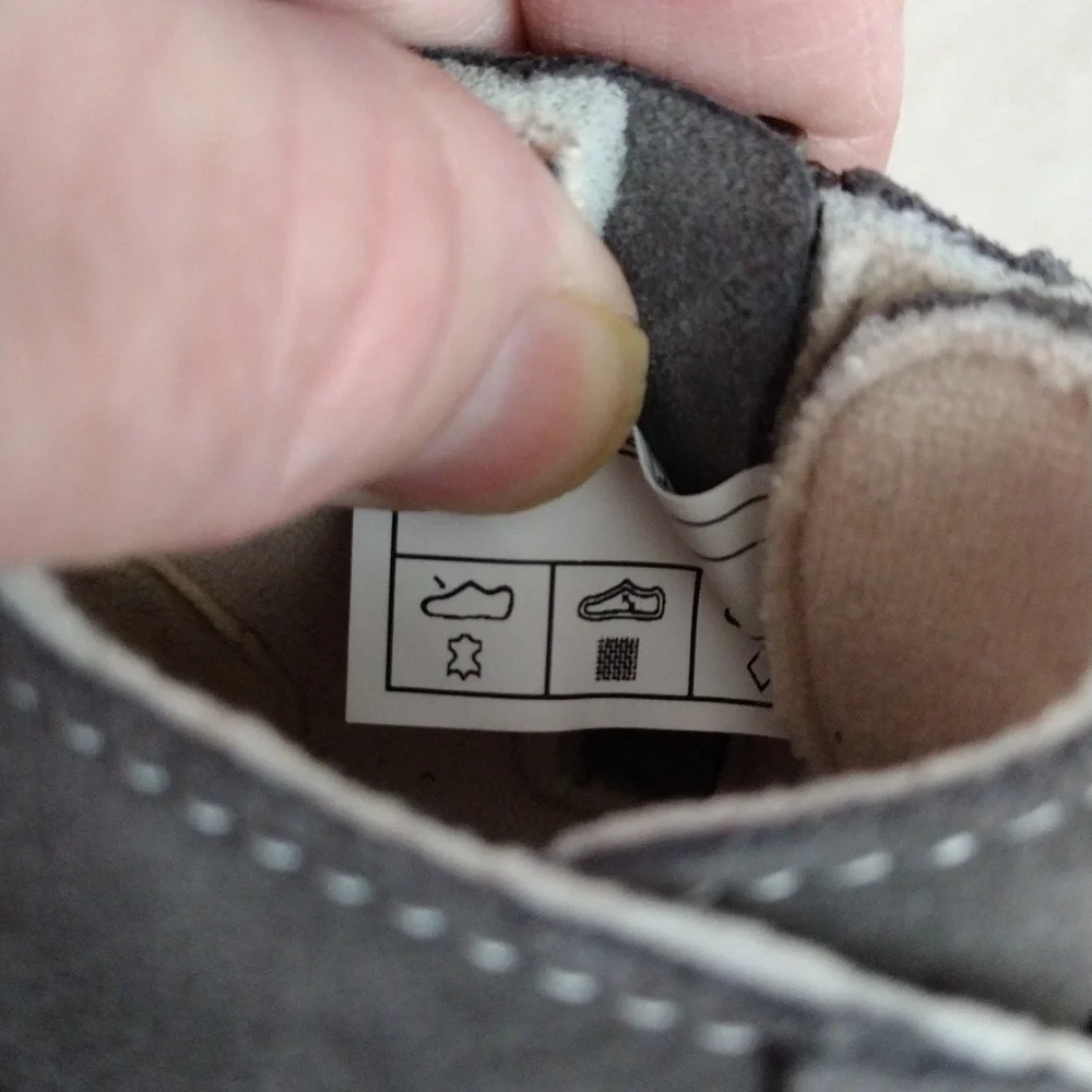 UGG gray suede zip kids ankle boots. NWOT. Size 4/5